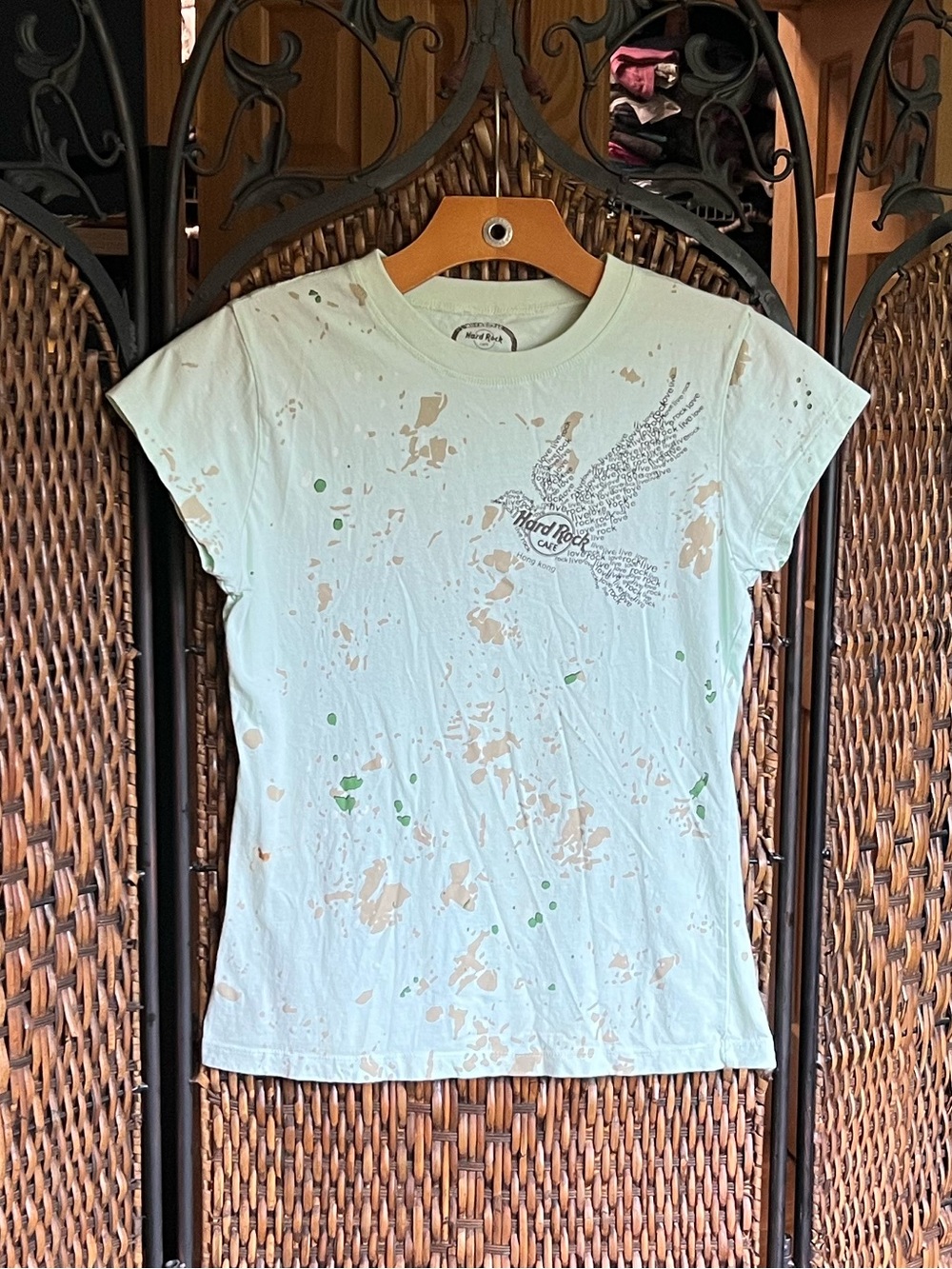 L Hard Rock Cafe Hong Kong T-shirt